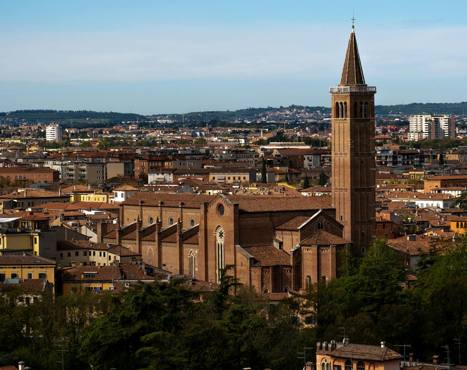 Parma, tentata rapina a due turisti svedesi vicino alla stazione: arrestati due uomini