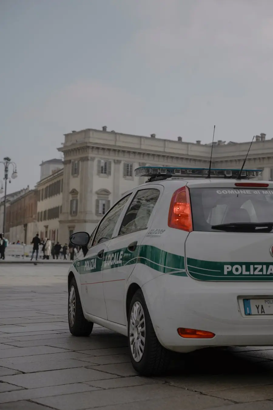 Decoro urbano a Parma, controlli intensificati: sanzioni e denunce nel centro storico