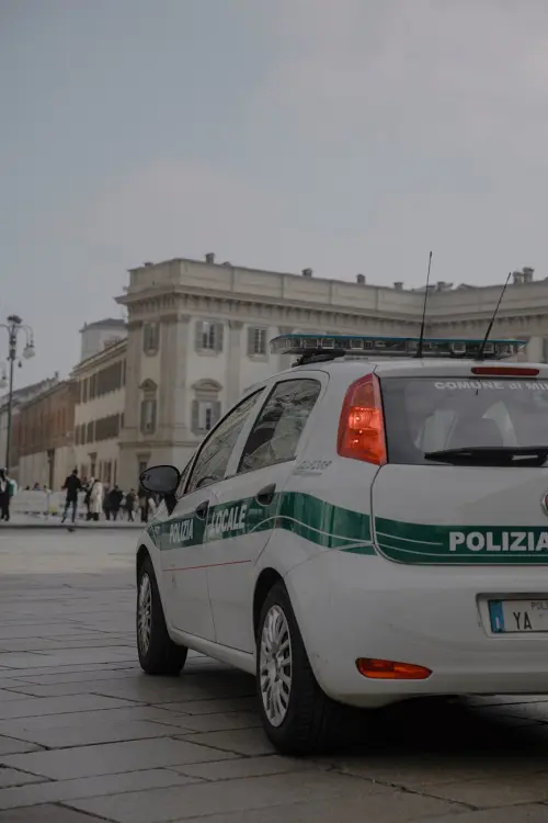 Decoro urbano a Parma, controlli intensificati: sanzioni e denunce nel centro storico