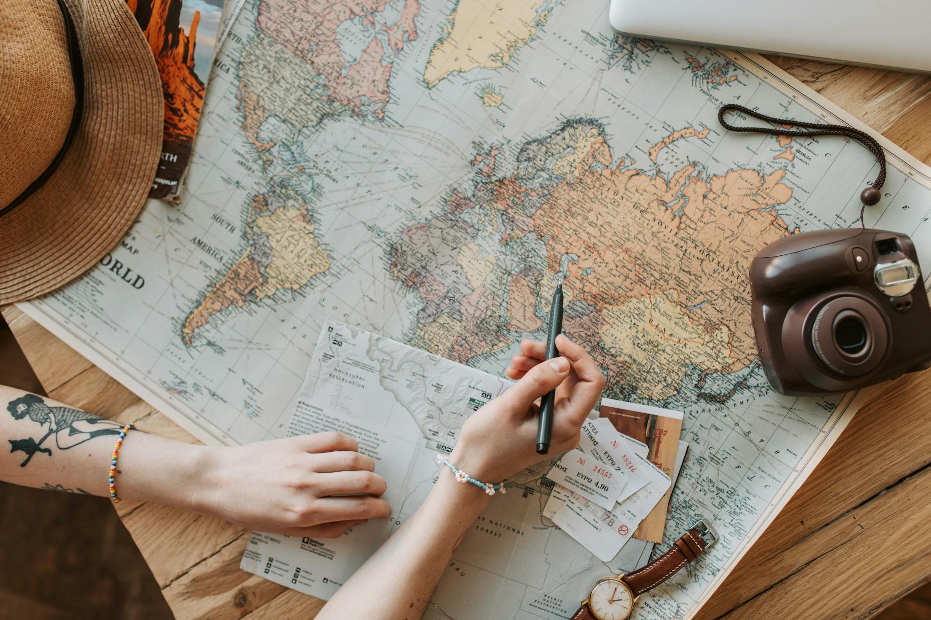 Viaggiare in modo sostenibile: come ridurre l’impatto senza rinunciare all’esperienza