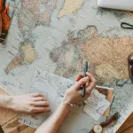 Viaggiare in modo sostenibile: come ridurre l’impatto senza rinunciare all’esperienza