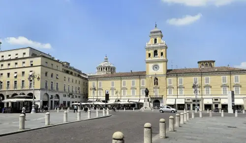 Portici e strade storiche di Parma: itinerario nel centro tra piazze, palazzi e quartieri