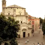 Parma rinnova il parco auto della Polizia Locale: cinque nuove vetture consegnate in Piazzale Picelli